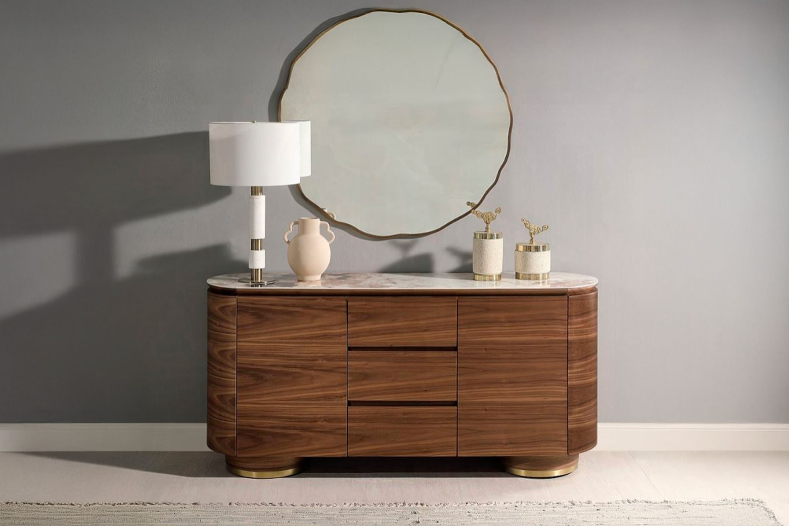 En Casa de las Lomas te enseñamos que el primer encuentro con tu sala puede empezar desde el recibidor.