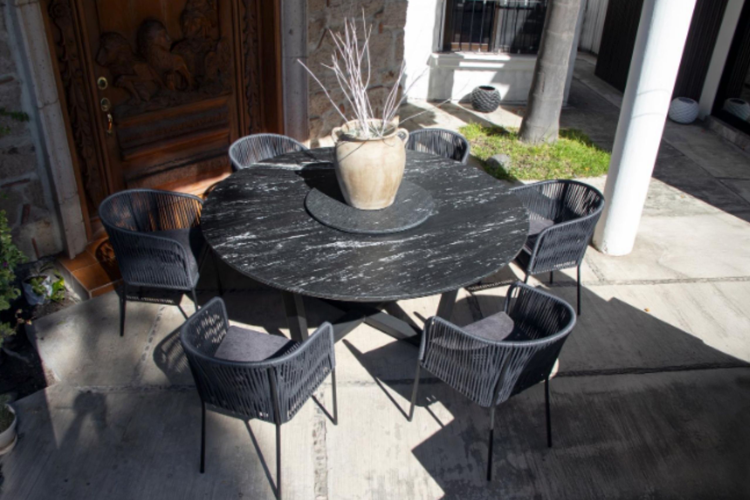 Conoce el arte de la edición de las mesas de granito en Casa de las Lomas